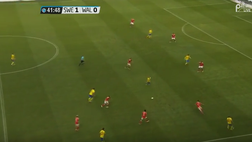 VIDEO / Dove c’è Ibra c’è spettacolo. Passaggio con tunnel al gallese