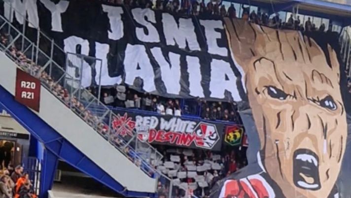 Urlo di Munch e ghigno d’odio: Praga, il derby delle S a colpi di striscioni - immagine 1