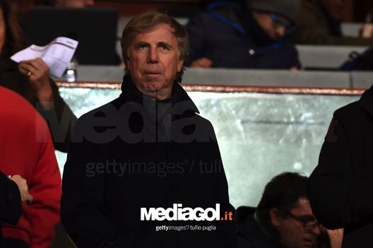 GENOA, ITALY - DECEMBER 18: Enrico preziosi President of Genoa looks on during the Serie A match between Genoa CFC and US Citta di Palermo at Stadio Luigi Ferraris on December 18, 2016 in Genoa, Italy. (Photo by Tullio M. Puglia/Getty Images) GENOA, ITALY - DECEMBER 18: Enrico preziosi President of Genoa looks on during the Serie A match between Genoa CFC and US Citta di Palermo at Stadio Luigi Ferraris on December 18, 2016 in Genoa, Italy. (Photo by Tullio M. Puglia/Getty Images)