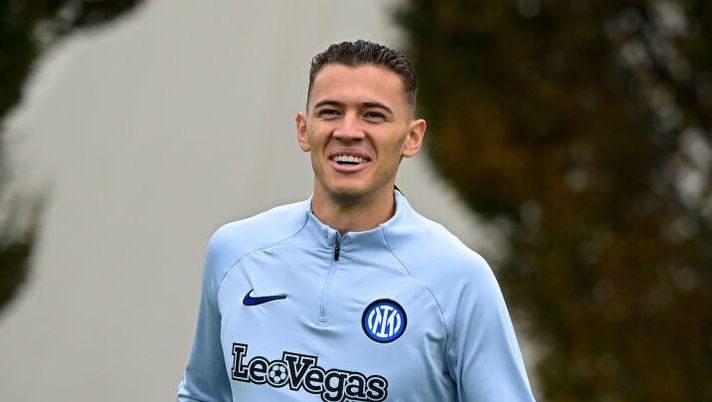COMO, ITALY - NOVEMBER 01: Kristjan Asllani of FC Internazionale in action during the FC Internazionale training session at the club's training ground Suning Training Center at Appiano Gentile on November 01, 2023 in Como, Italy. (Photo by Mattia Ozbot - Inter/Inter via Getty Images) Asllani: “Sto bene, perché non c’ero col Frosinone. Inzaghi e Calhanoglu mi aiutano” - immagine 1