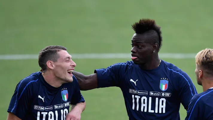 FLORENCE, ITALY - SEPTEMBER 04:  Andrea Belotti (L) and Mario Balotelli of Italy react during an Italy training session at Centro Tecnico Federale di Coverciano on September 4, 2018 in Florence, Italy.  (Photo by Claudio Villa/Getty Images)