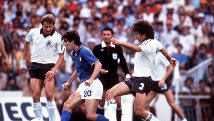 JUL 1982: PAOLO ROSSI #20 OF ITALY IS HOUNDED BY PAUL BREITNER OF WEST GERMANY DURING THE ITALIANS 3-1 VICTORY IN THE 1982 WORLD CUP FINAL. Mandatory Credit: Tony Duffy/ALLSPORT JUL 1982: PAOLO ROSSI #20 OF ITALY IS HOUNDED BY PAUL BREITNER OF WEST GERMANY DURING THE ITALIANS 3-1 VICTORY IN THE 1982 WORLD CUP FINAL. Mandatory Credit: Tony Duffy/ALLSPORT