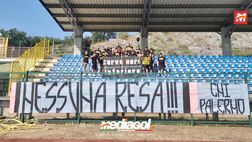Palermo, la “follia” degli ultras CNI: viaggio di notte, 10 minuti di cori in ritiro e ritorno in Sicilia