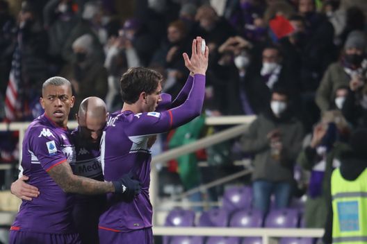  GERMOGLI PH: 17 GENNAIO 2022 FIRENZE STADIO ARTEMIO FRANCHI CAMPIONATO SERIE A TIM 2021/2022 FIORENTINA VS GENOA NELLA FOTO VLAHOVIC SALUTA 