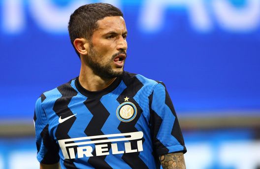MILAN, ITALY - SEPTEMBER 26: Stefano Sensi of FC Internazionale looks on during the Serie A match between FC Internazionale and ACF Fiorentina at Stadio Giuseppe Meazza on September 26, 2020 in Milan, Italy. (Photo by Marco Luzzani/Getty Images) MILAN, ITALY - SEPTEMBER 26: Stefano Sensi of FC Internazionale looks on during the Serie A match between FC Internazionale and ACF Fiorentina at Stadio Giuseppe Meazza on September 26, 2020 in Milan, Italy. (Photo by Marco Luzzani/Getty Images)