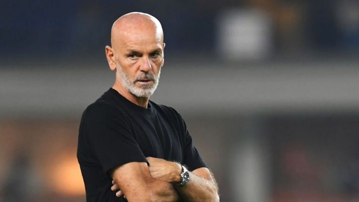 VERONA, ITALY - OCTOBER 16: Stefano Pioli, Head Coach of AC Milan looks on prior to the Serie A match between Hellas Verona and AC MIlan at Stadio Marcantonio Bentegodi on October 16, 2022 in Verona, Italy. (Photo by Alessandro Sabattini/Getty Images) Pioli: “Ibrahimovic è un campione! Non so cosa farà in futuro, ho parlato con lui e…” - immagine 1