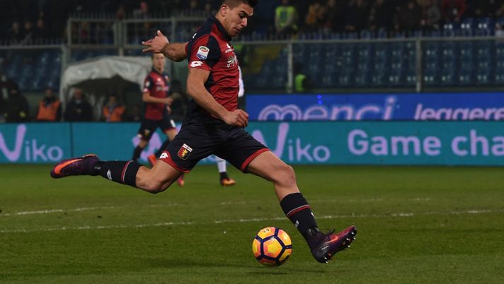 GENOA, ITALY - DECEMBER 18: Giovanni Simeone of Genoa scores the opening goal during the Serie A match between Genoa CFC and US Citta di Palermo at Stadio Luigi Ferraris on December 18, 2016 in Genoa, Italy. (Photo by Tullio M. Puglia/Getty Images) Genoa, Juric: “Simeone deve forzare per essere in campo”. Le ultime sulle sue condizioni - immagine 1