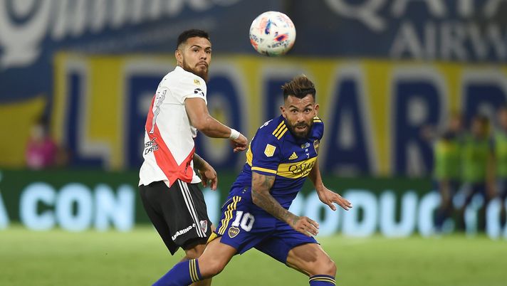 BUENOS AIRES, ARGENTINA - MARCH 14: Carlos Tevez of Boca Juniors fights for the ball with Paulo Díaz of River Plate during a match between Boca Juniors and River Plate as part of Copa De La Liga Profesional 2021 at Estadio Alberto J. Armando on March 14, 2021 in Buenos Aires, Argentina. (Photo by Marcelo Endelli/Getty Images) BUENOS AIRES, ARGENTINA - MARCH 14: Carlos Tevez of Boca Juniors fights for the ball with Paulo Díaz of River Plate during a match between Boca Juniors and River Plate as part of Copa De La Liga Profesional 2021 at Estadio Alberto J. Armando on March 14, 2021 in Buenos Aires, Argentina. (Photo by Marcelo Endelli/Getty Images)