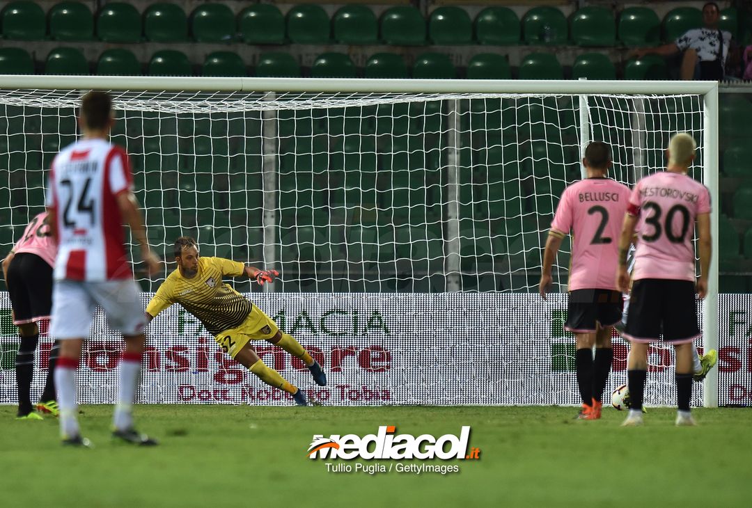  PALERMO, ITALY - AUGUST 05:  Stefano Giacomelli of Vicenza scores a penalty goal during the TIM Cup match between US Citta' di Palermo and Vicenza Calcio at Stadio Renzo Barbera on August 5, 2018 in Palermo, Italy.  (Photo by Tullio M. Puglia/Getty Images) 
