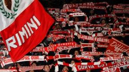 Rimini, derby con il Cesena: i giocatori…consegnano i biglietti ai tifosi!