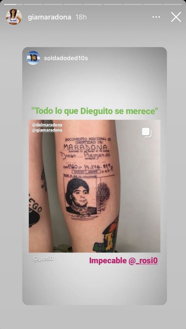 Daniela va oltre: la carta d’identità di Maradona tatuata per sempre sulla sua gamba!- immagine 5