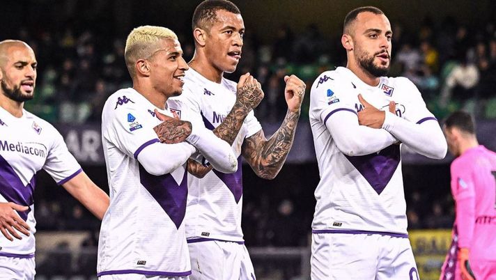 Cabral balla coi brasiliani sotto i tifosi del Verona, piovono fischi e insulti - immagine 1