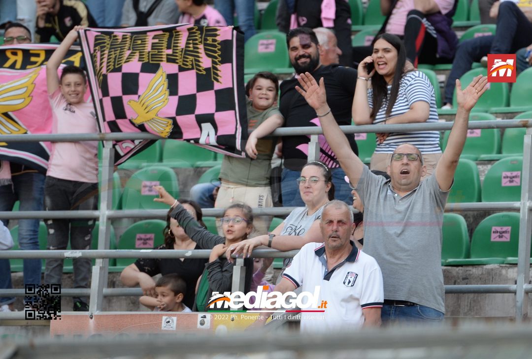 Fototifo, i tifosi allo stadio per Palermo-Virtus Entella 2-2 (gallery) - immagine 63