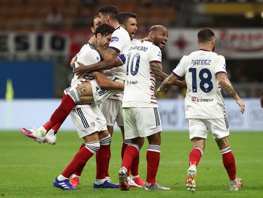 Cagliari al gol contro il Milan Cagliari al gol contro il Milan