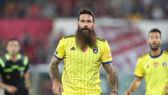LIVORNO, ITALY - OCTOBER 26: Davide Moscardelli of Pisa SC in action during the Serie B match between AS Livorno and Pisa SC at Stadio Armando Picchi on October 26, 2019 in Livorno, Italy.  (Photo by Gabriele Maltinti/Getty Images) 