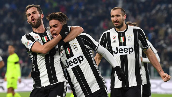 during the Serie A match between Juventus FC and Bologna FC at Juventus Stadium on January 8, 2017 in Turin, Italy. Juve, Higuain non si tocca! Da Benatia a Cuadrado: la probabile formazione anti-Roma - immagine 1