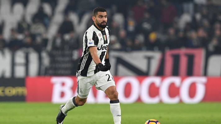 TURIN, ITALY - JANUARY 11:  Tomas Rincon of FC Juventus in action during the TIM Cup match between FC Juventus and Atalanta BC at Juventus Stadium on January 11, 2017 in Turin, Italy.  (Photo by Valerio Pennicino/Getty Images) 