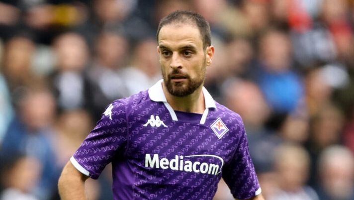 NEWCASTLE UPON TYNE, ENGLAND - AUGUST 05: Giacomo Bonaventura of ACF Fiorentina on the ball during the Sela Cup match between ACF Fiorentina and Newcastle United at St James' Park on August 05, 2023 in Newcastle upon Tyne, England. (Photo by George Wood/Getty Images) DAI CAMPI – Bonaventura out, il motivo! Stop per Banda, Alex Sandro, Rabiot, Sanabria… - immagine 1