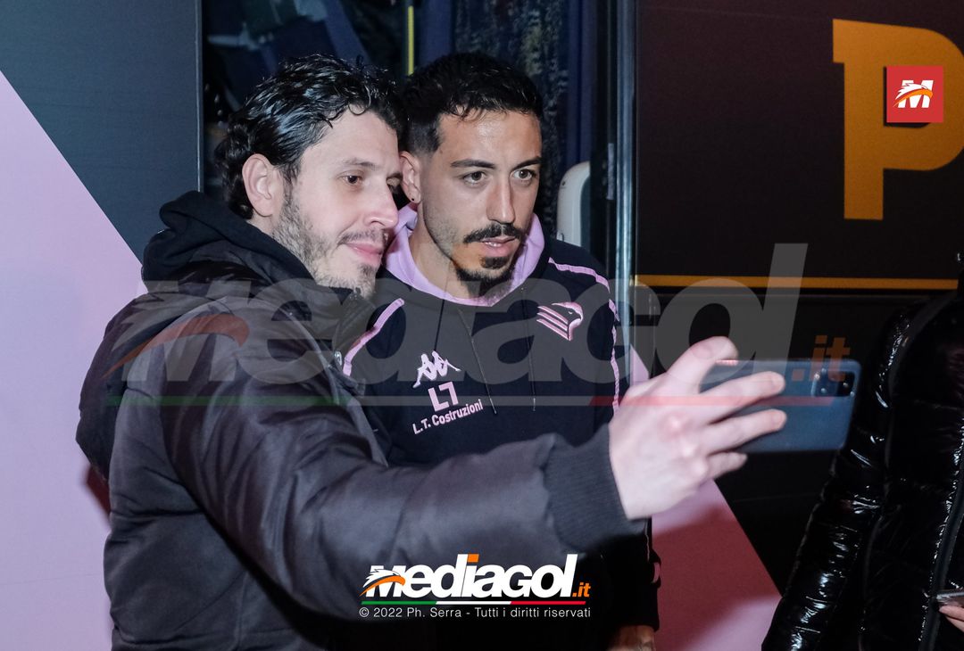 FOTO Perugia-Palermo, i rosanero in partenza dallo stadio “Renzo Barbera” (Gallery)- immagine 1