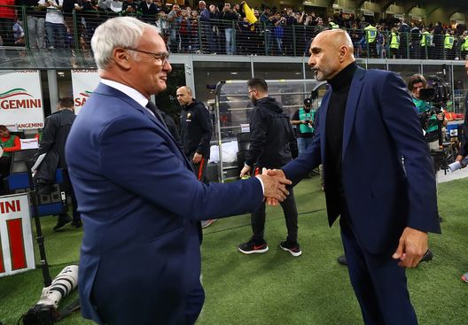 MILAN, ITALY - APRIL 20: Head coach of FC Internazionale Luciano Spalletti (R) shakes hands with head coach of AS Roma Claudio Ranieri before the Serie A match between FC Internazionale and AS Roma at Stadio Giuseppe Meazza on April 20, 2019 in Milan, Italy. (Photo by Marco Luzzani - Inter/FC Internazionale via Getty Images) MILAN, ITALY - APRIL 20: Head coach of FC Internazionale Luciano Spalletti (R) shakes hands with head coach of AS Roma Claudio Ranieri before the Serie A match between FC Internazionale and AS Roma at Stadio Giuseppe Meazza on April 20, 2019 in Milan, Italy. (Photo by Marco Luzzani - Inter/FC Internazionale via Getty Images)