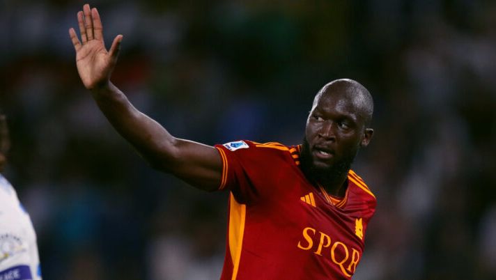 ROME, ITALY - SEPTEMBER 17: Romelu Lukaku of AS Roma celebrates after AS Roma second goal during the Serie A TIM match between AS Roma and Empoli FC at Stadio Olimpico on September 17, 2023 in Rome, Italy. (Photo by Paolo Bruno/Getty Images) Voti fantacalcio: Cristante più di Dybala, Lukaku come Mancini! Bocciato Baldanzi - immagine 1