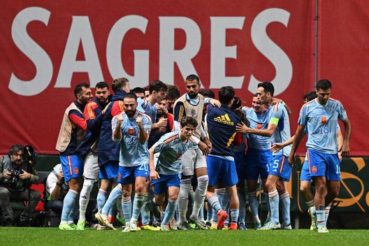 BRAGA, PORTUGAL - SEPTEMBER 27: Alvaro Morata of Spain celebrates scoring their side's first goal with teammates during the UEFA Nations League League A Group 2 match between Portugal and Spain at Estadio Municipal de Braga on September 27, 2022 in Braga, Portugal. (Photo by Octavio Passos/Getty Images)