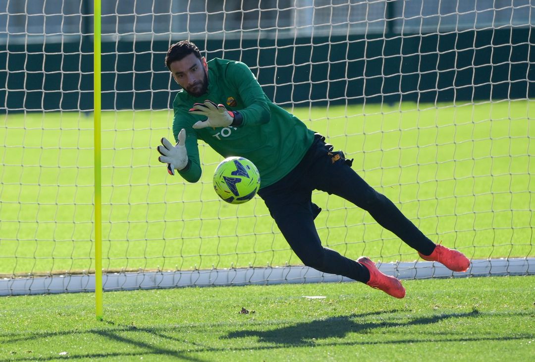 Roma, allenamento in vista del Genova. Mourinho parla con Solbakken – FOTO GALLERY - immagine 14