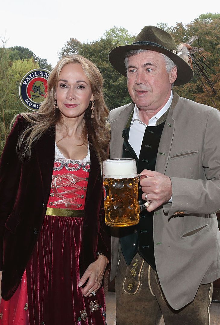  MUNICH, GERMANY - OCTOBER 02:  Team coach Carlo Ancelotti of FC Bayern Muenchen and his wife Mariann Barrena McClay attend the Oktoberfest beer festival at Kaefer Wiesenschaenke tent at Theresienwiese on October 2, 2016 in Munich, Germany.  (Photo by Alexandra Beier/Bongarts/Getty Images)  