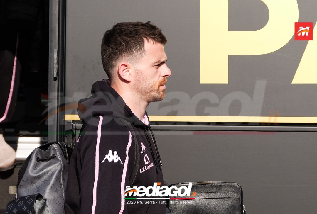 FOTO Palermo, i rosanero ritornano a Palermo dopo il la trasferta a Genova (Gallery) - immagine 10