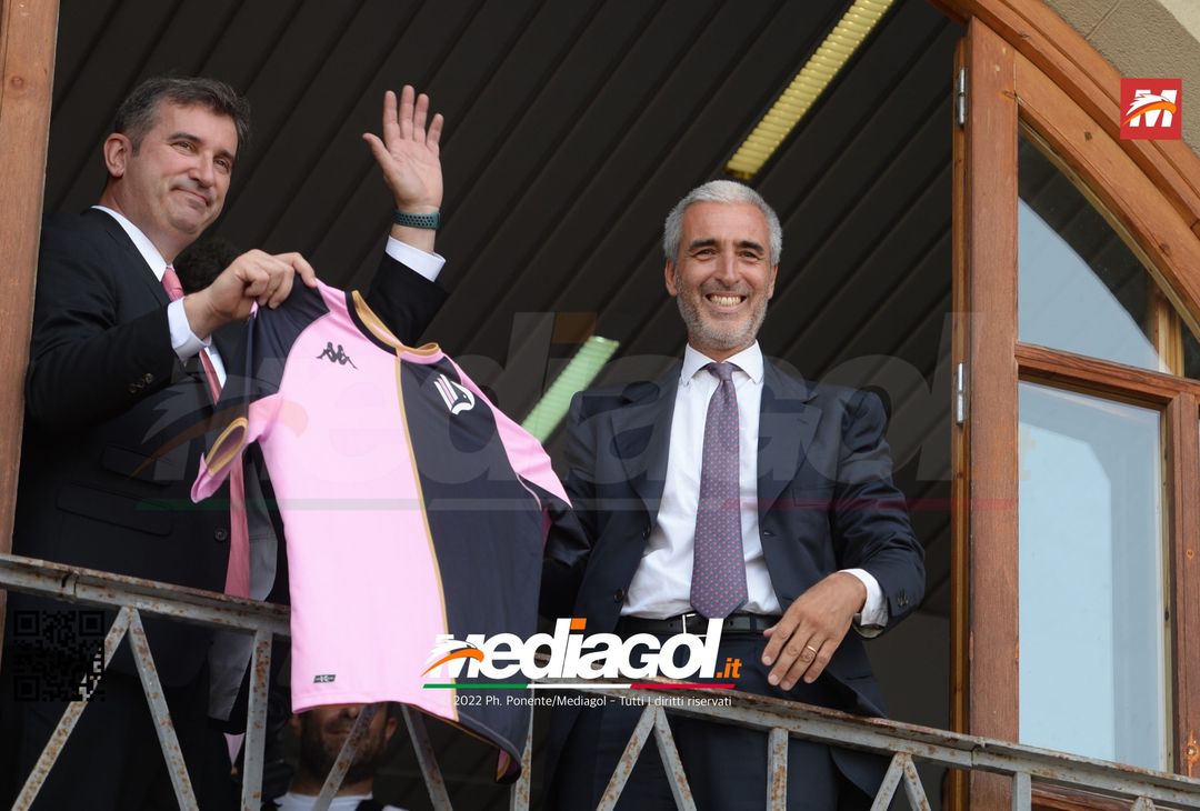 FOTO PALERMO AL CITY GROUP: MIRRI, SORIANO E L’ABBRACCIO DEI TIFOSI (GALLERY) - immagine 24