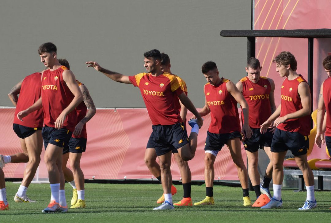 Roma, rifinitura prima del Monza: Belotti c’è. Squadra in ritiro – FOTO GALLERY - immagine 18