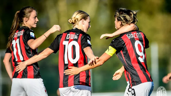 Christy Grimshaw, Natasha Dowie e Valentina Giacinti del Milan Femminile (credits: acmilan.com)