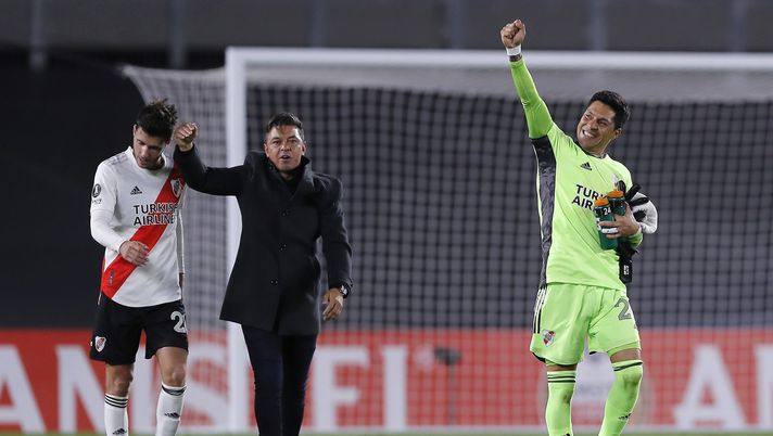 BUENOS AIRES, ARGENTINA - MAY 19: Enzo Pérez (R) goalkeeper of River Plate and his coach Marcelo Gallardo (C) celebrate after winning a match between River Plate and Independiente Santa Fe as part of Group D of Copa CONMEBOL Libertadores 2021 at Estadio Monumental Antonio Vespucio Liberti on May 19, 2021 in Buenos Aires, Argentina. (Photo by Juan Ignacio Roncoroni - Pool/Getty Images) BUENOS AIRES, ARGENTINA - MAY 19: Enzo Pérez (R) goalkeeper of River Plate and his coach Marcelo Gallardo (C) celebrate after winning a match between River Plate and Independiente Santa Fe as part of Group D of Copa CONMEBOL Libertadores 2021 at Estadio Monumental Antonio Vespucio Liberti on May 19, 2021 in Buenos Aires, Argentina. (Photo by Juan Ignacio Roncoroni - Pool/Getty Images)