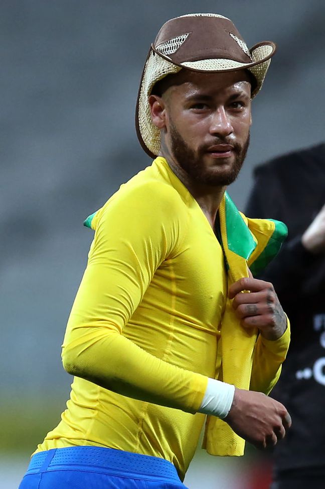 (Photo by Alexandre Schneider/Getty Images) Rio de Janeiro, quelli del Bangu avevano bisogno di scarpe: Neymar le regala a tutti- immagine 4