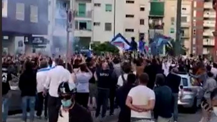 I tifosi del Napoli rispondono agli ultras veronesi: ecco cosa vuol dire “Skatà Verona” | FOTO! 