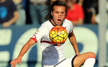  Diego Laxalt, centrocampista del Genoa, all'occorrenza adattato in attacco