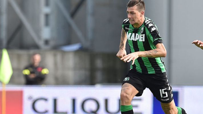 REGGIO NELL'EMILIA, ITALY - SEPTEMBER 18: Francesco Acerbi of US Sassuolo in action during the Serie A match between US Sassuolo and Genoa CFC at Mapei Stadium - Citta' del Tricolore on September 18, 2016 in Reggio nell'Emilia, Italy. (Photo by Giuseppe Bellini/Getty Images) Acerbi e il mercato, c’è un ennesimo assalto del Leicester: dettagli e sviluppi - immagine 1