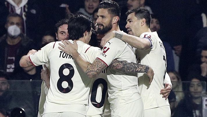 Il Milan di Stefano Pioli esulta per un gol sul campo della Salernitana | AC Milan News (Getty Images) Salernitana-Milan 2-2 Serie A 2021-2022