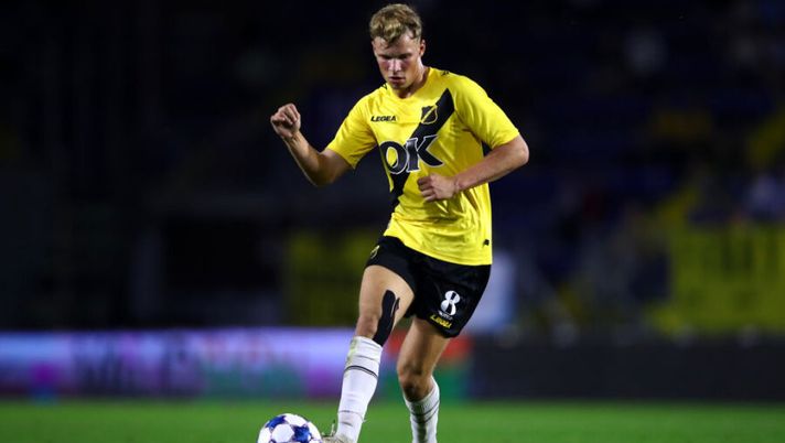 BREDA, NETHERLANDS - SEPTEMBER 14: Sydney van Hooijdonk of NAC Breda in action during the Dutch Keuken Kampioen Divisie match between NAC Breda and FC Den Bosch at Rat Verlegh Stadion on September 14, 2020 in Breda, Netherlands. (Photo by Dean Mouhtaropoulos/Getty Images) Bologna, aspettando Arnautovic chiuso un colpo in attacco: visite mediche già fissate - immagine 1