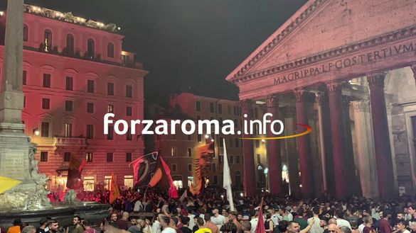 La Roma compie 95 anni, il Pantheon è giallorosso. Poi coreografia a Castel Sant’Angelo- immagine 4