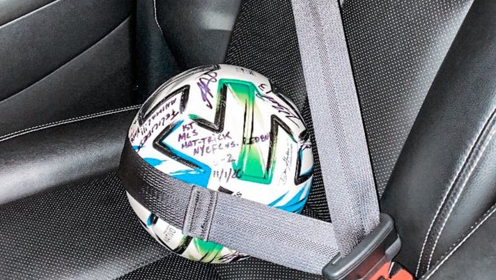 News York: meglio mettere la cintura di sicurezza al pallone della tripletta, non si sa mai... News York: meglio mettere la cintura di sicurezza al pallone della tripletta, non si sa mai...