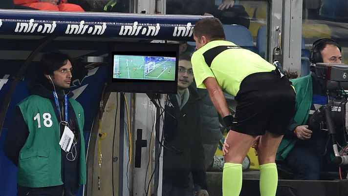 GENOA, GE - JANUARY 24:  Referee Orsato after seeing the VAR assigns the penalty to Sampdoria during the Serie A match between UC Sampdoria and AS Roma on January 24, 2018 in Genoa, Italy.  (Photo by Paolo Rattini/Getty Images) 