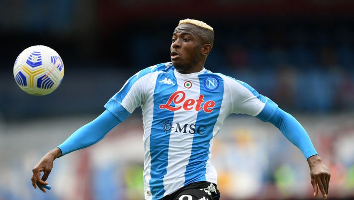NAPLES, ITALY - MAY 02: Victor Osimehen of SSC Napoli during the Serie A match between SSC Napoli and Cagliari Calcio at Stadio Diego Armando Maradona on May 02, 2021 in Naples, Italy. Sporting stadiums around Italy remain under strict restrictions due to the Coronavirus Pandemic as Government social distancing laws prohibit fans inside venues resulting in games being played behind closed doors. (Photo by Francesco Pecoraro/Getty Images) Napoli, 3-0 al Bayern con doppio Osimhen! Top e flop con tutti i segnali, stop per Ounas - immagine 1