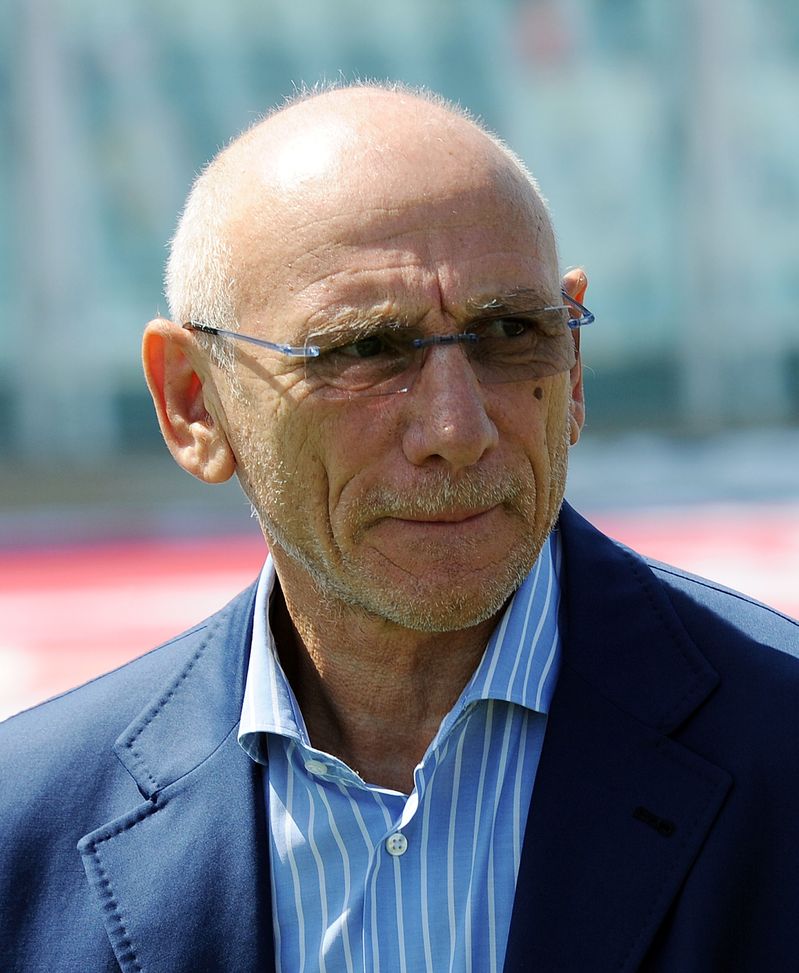 PESCARA, ITALY - MAY 01: Luigi Cagni head coach of Vicenza during the Serie B match between Pescara Calcio and Vicenza Calcio at Adriatico Stadium on May 1, 2012 in Pescara, Italy. (Photo by Giuseppe Bellini/Getty Images) PESCARA, ITALY - MAY 01: Luigi Cagni head coach of Vicenza during the Serie B match between Pescara Calcio and Vicenza Calcio at Adriatico Stadium on May 1, 2012 in Pescara, Italy. (Photo by Giuseppe Bellini/Getty Images)