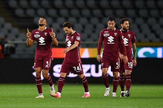 TURIN, ITALY - MAY 23: Gleison Bremer of Torino F.C. celebrates after scoring their team's first goal with Simone Verdi, Armando Izzo and Antonio Sanabria during the Serie A match between Torino FC v Benevento Calcio at Olimpico Stadium on May 23, 2021 in Turin, Italy. Sporting stadiums around Italy remain under strict restrictions due to the Coronavirus Pandemic as Government social distancing laws prohibit fans inside venues resulting in games being played behind closed doors. (Photo by Valerio Pennicino/Getty Images) TURIN, ITALY - MAY 23: Gleison Bremer of Torino F.C. celebrates after scoring their team's first goal with Simone Verdi, Armando Izzo and Antonio Sanabria during the Serie A match between Torino FC v Benevento Calcio at Olimpico Stadium on May 23, 2021 in Turin, Italy. Sporting stadiums around Italy remain under strict restrictions due to the Coronavirus Pandemic as Government social distancing laws prohibit fans inside venues resulting in games being played behind closed doors. (Photo by Valerio Pennicino/Getty Images)