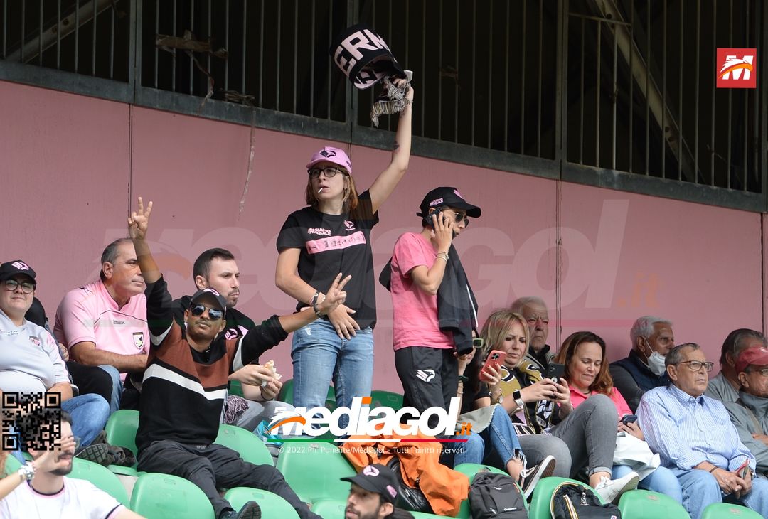 FOTOTIFO Palermo-Pisa 3-3, i tifosi allo Stadio “Renzo Barbera” (Gallery) - immagine 31