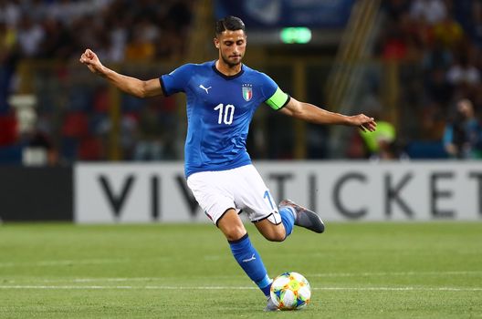  BOLOGNA, ITALY - JUNE 19: Rolando Mandragora of Italy in action during the 2019 UEFA U-21 Group A match between Italy and Poland at Renato Dall'Ara Stadium on June 19, 2019 in Bologna, (Photo by Marco Luzzani/Getty Images) 