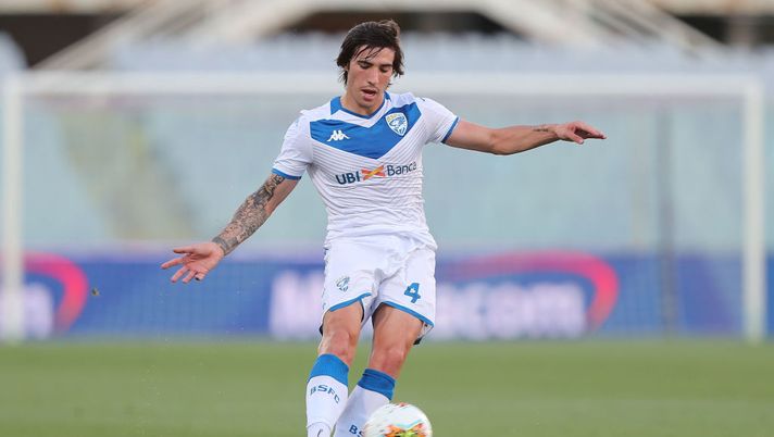 FLORENCE, ITALY - JUNE 22: Sandro Tonali of Brescia Calcio in action during the Serie A match between ACF Fiorentina and Brescia Calcio at Stadio Artemio Franchi on June 22, 2020 in Florence, Italy. (Photo by Gabriele Maltinti/Getty Images) FLORENCE, ITALY - JUNE 22: Sandro Tonali of Brescia Calcio in action during the Serie A match between ACF Fiorentina and Brescia Calcio at Stadio Artemio Franchi on June 22, 2020 in Florence, Italy. (Photo by Gabriele Maltinti/Getty Images)