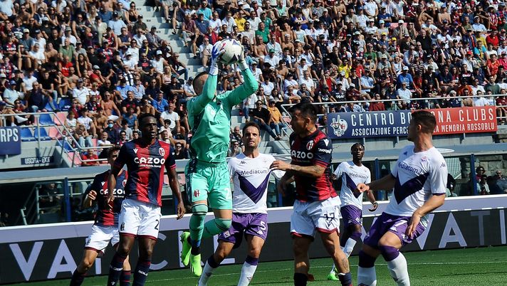 BOLOGNA, ITALY - SEPTEMBER 11: Goalkeeper Lukasz Skorupsh of Bologna FC in action during the Serie A match between Bologna FC and ACF Fiorentina at Stadio Renato Dall'Ara on September 11, 2022 in Bologna, Italy. (Photo by Mario Carlini / Iguana Press/Getty Images) Bologna-Fiorentina 2-1: notte fonda viola, intervento dubbio però su Quarta - immagine 1