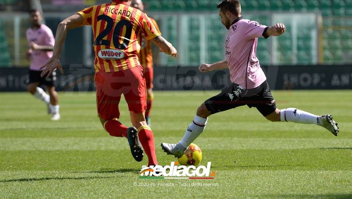 Palermo-Catanzaro, Floriano torna titolare: applausi e un gol da capogiro, l’ex Bari spera nella svolta 